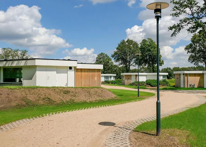 2 Bedroom Stunning In *